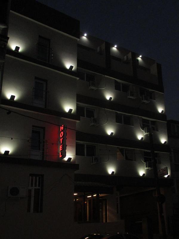 Hotel Uranus Bukarest Exterior foto
