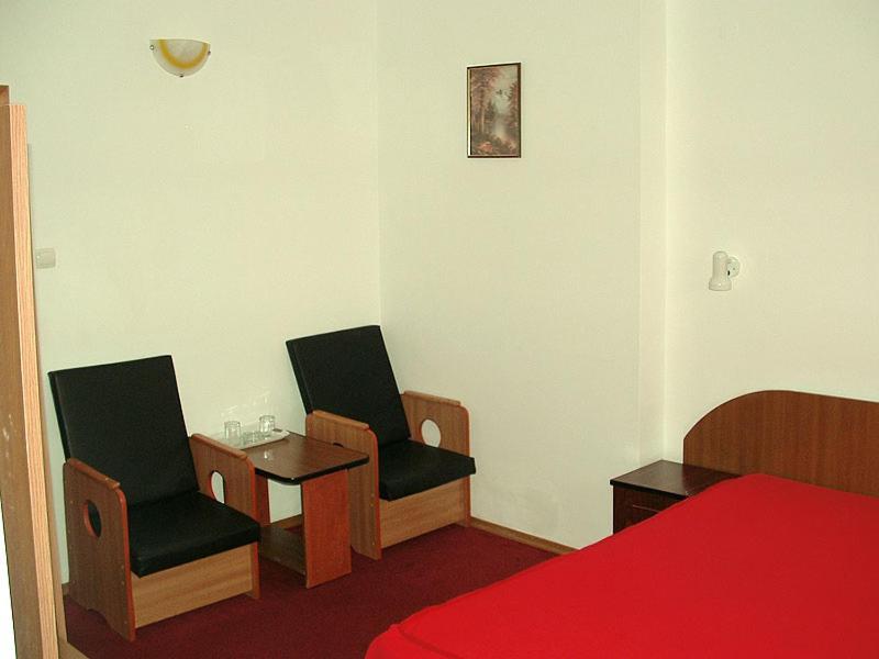 Hotel Uranus Bukarest Zimmer foto